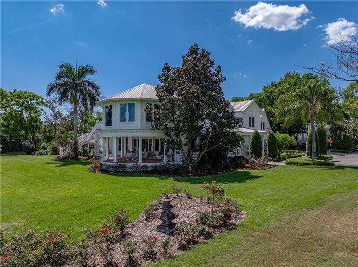 Image No.100-5 Bed Property for sale