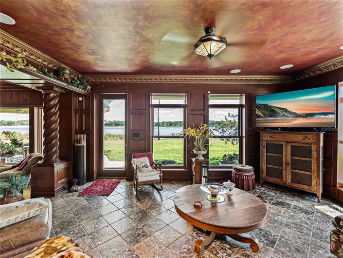 Image No.14-5 Bed Property for sale