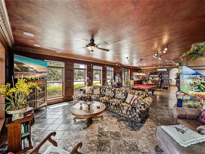 Image No.15-5 Bed Property for sale