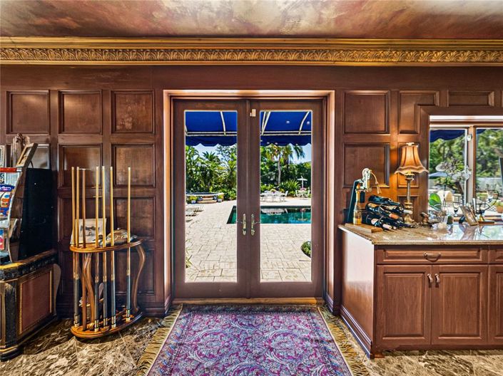 Image No.17-5 Bed Property for sale