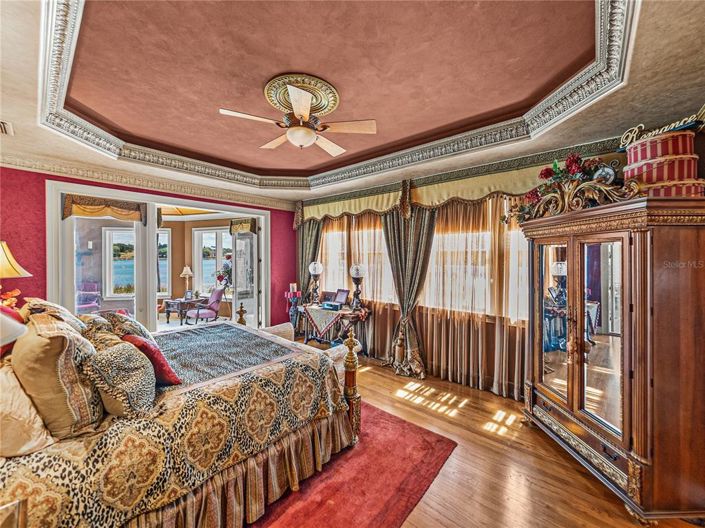 Image No.28-5 Bed Property for sale