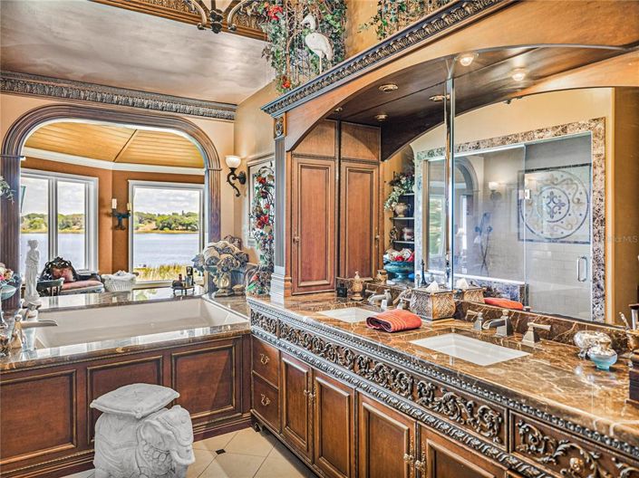 Image No.30-5 Bed Property for sale