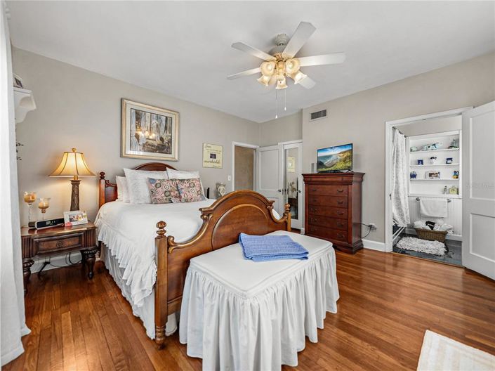 Image No.38-5 Bed Property for sale