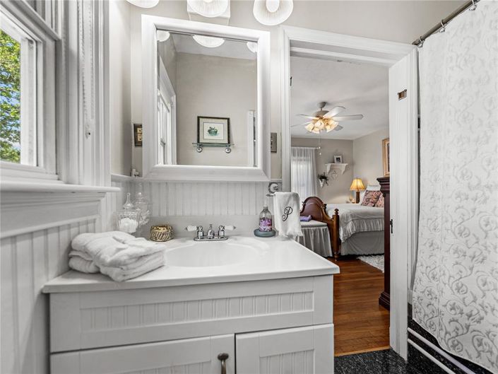 Image No.40-5 Bed Property for sale