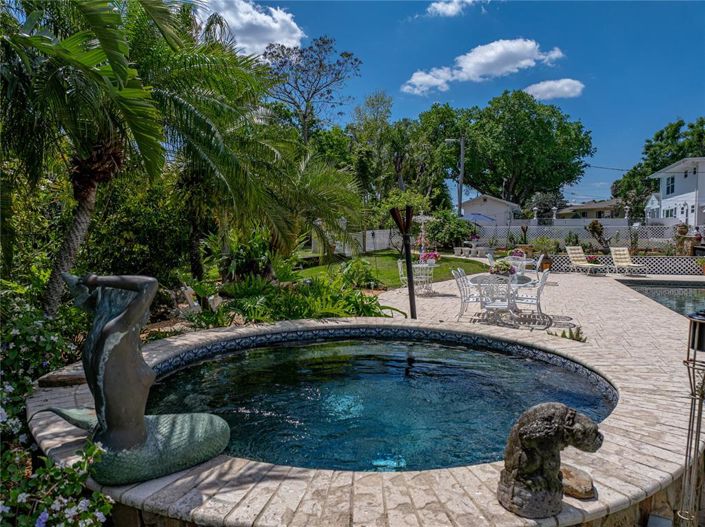 Image No.64-5 Bed Property for sale