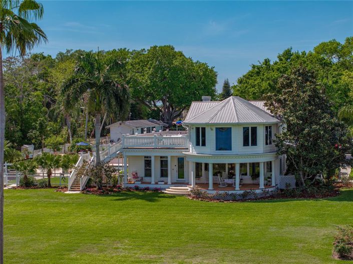 Image No.69-5 Bed Property for sale