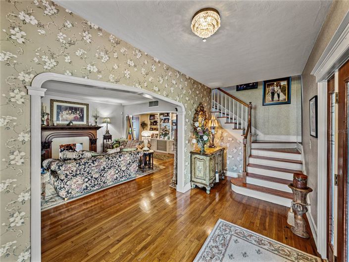 Image No.7-5 Bed Property for sale