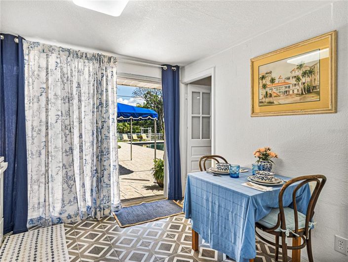 Image No.75-5 Bed Property for sale