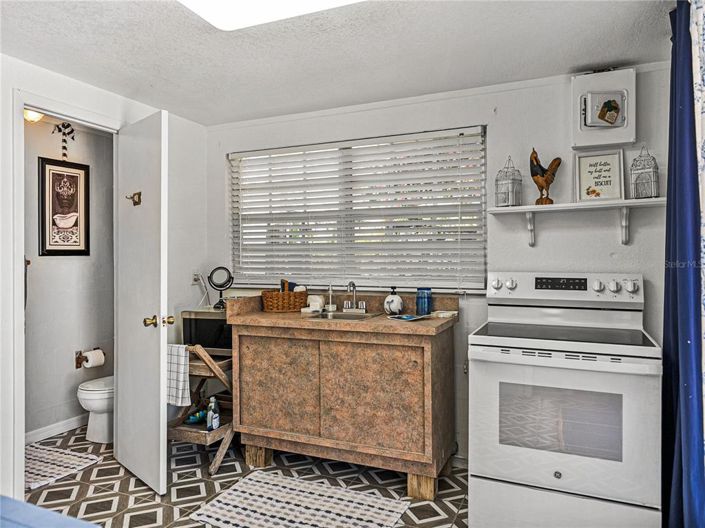 Image No.76-5 Bed Property for sale