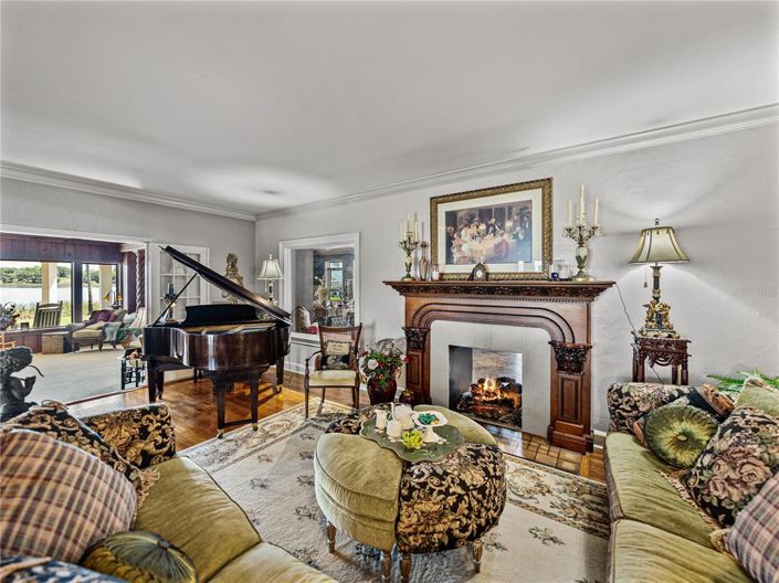 Image No.8-5 Bed Property for sale