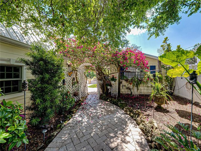 Image No.82-5 Bed Property for sale