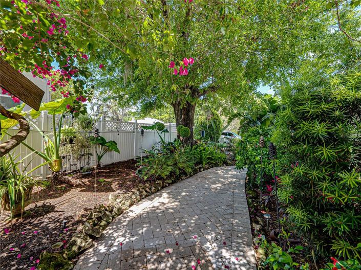 Image No.83-5 Bed Property for sale