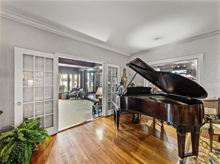 Image No.9-5 Bed Property for sale