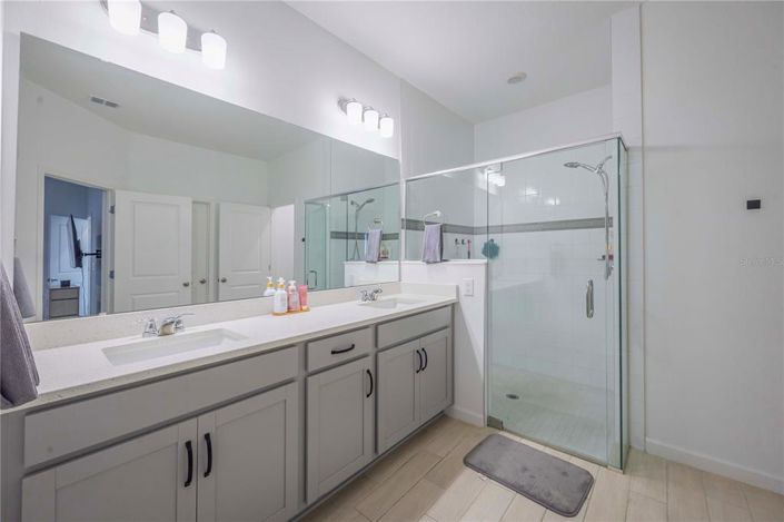 Image No.17-4 Bed Property for sale