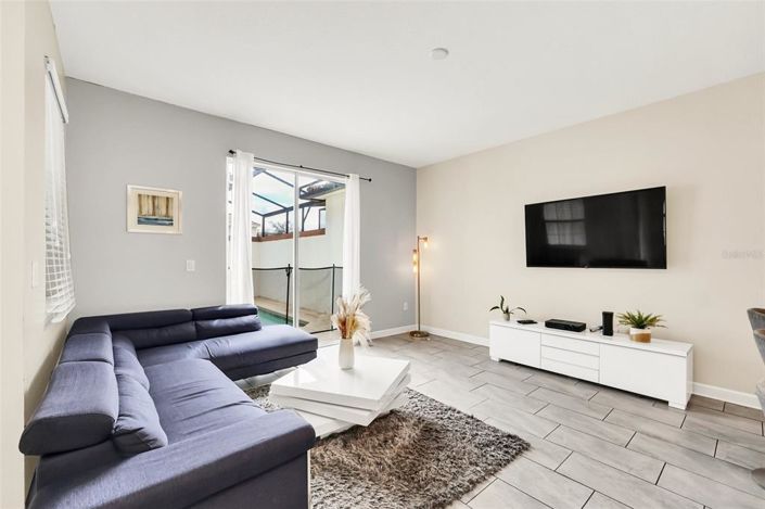 Image No.15-4 Bed Townhouse for sale