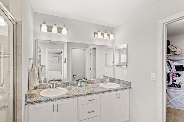 Image No.17-3 Bed Property for sale