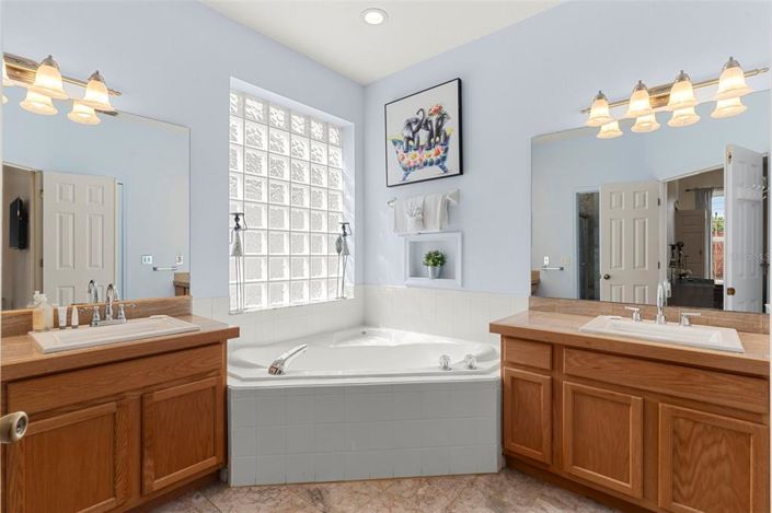 Image No.17-4 Bed Property for sale