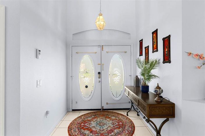 Image No.4-4 Bed Property for sale