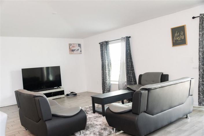 Image No.11-3 Bed Property for sale