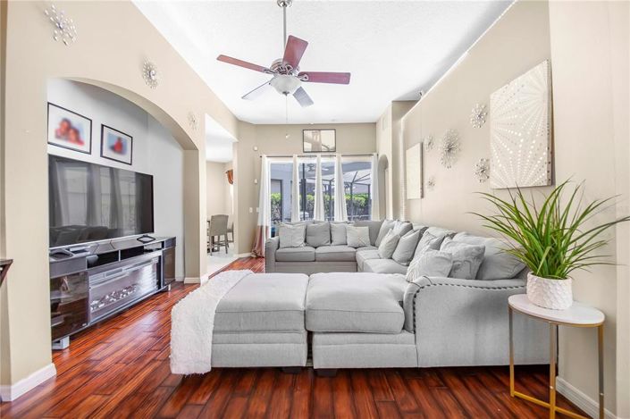 Image No.10-5 Bed Property for sale