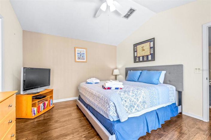 Image No.17-4 Bed Property for sale