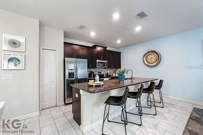 Image No.15-4 Bed Townhouse for sale