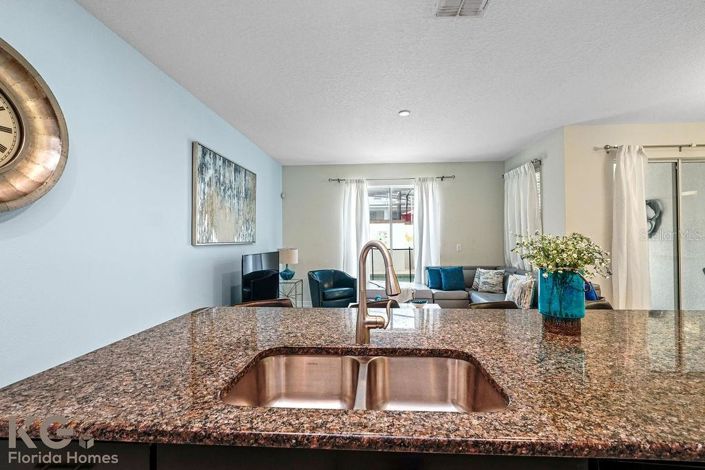 Image No.17-4 Bed Townhouse for sale