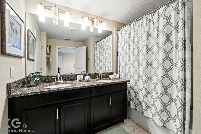 Image No.26-4 Bed Townhouse for sale