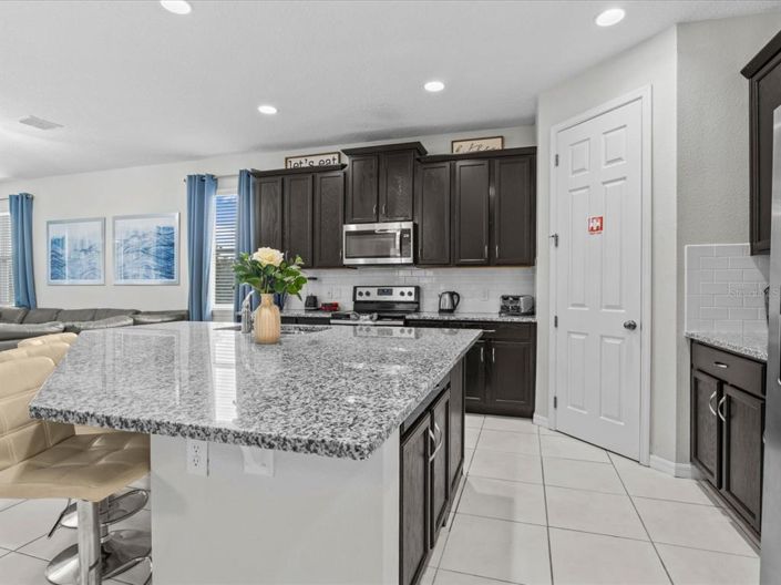 Image No.14-7 Bed Property for sale