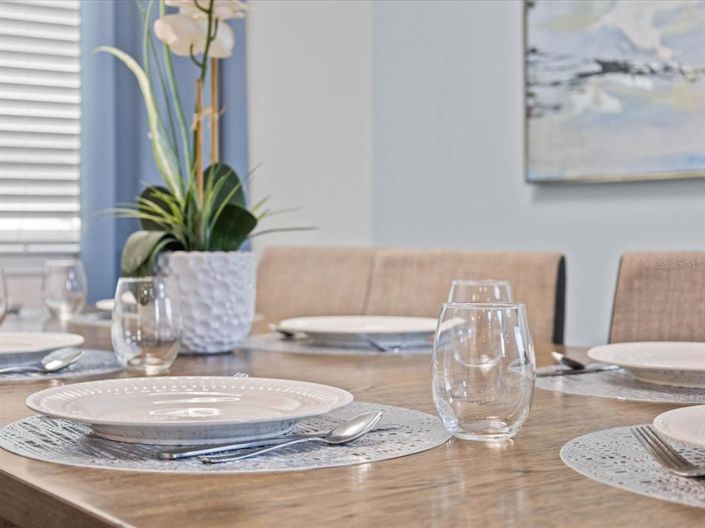 Image No.17-7 Bed Property for sale