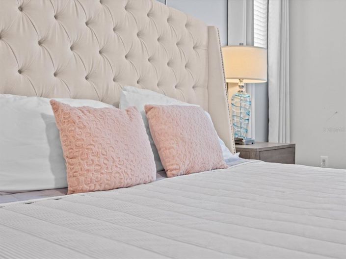 Image No.21-7 Bed Property for sale