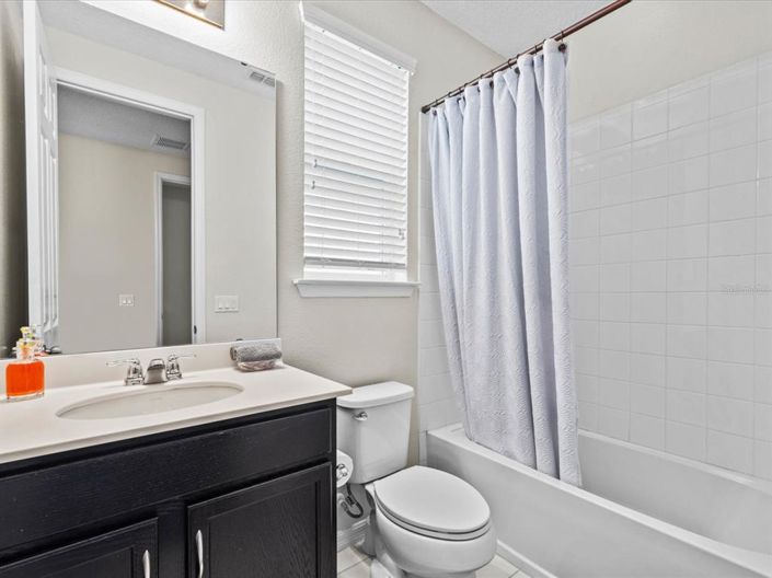 Image No.24-7 Bed Property for sale