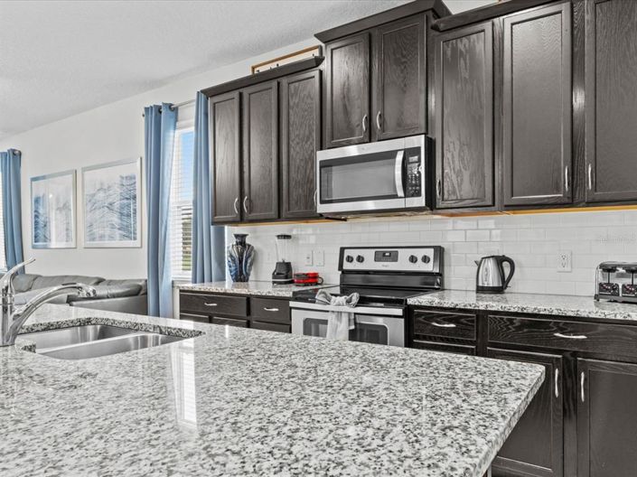 Image No.40-7 Bed Property for sale