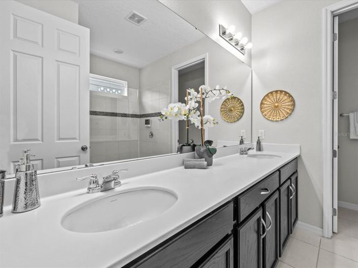 Image No.7-7 Bed Property for sale