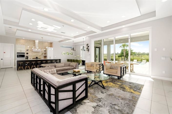 Image No.18-10 Bed Property for sale