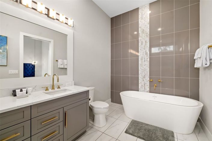 Image No.25-10 Bed Property for sale