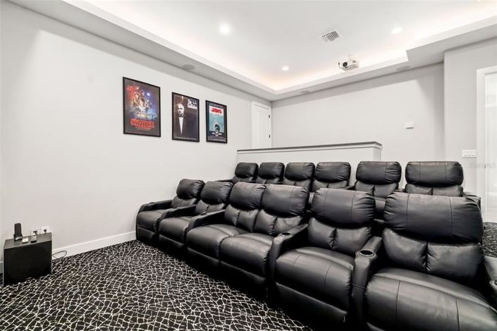 Image No.33-10 Bed Property for sale