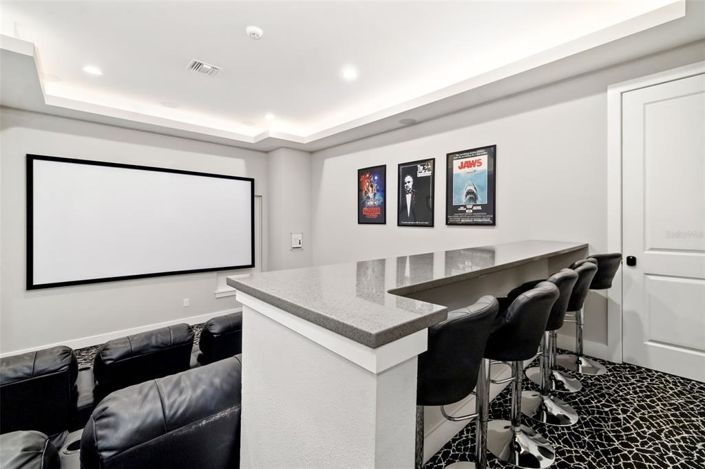 Image No.34-10 Bed Property for sale