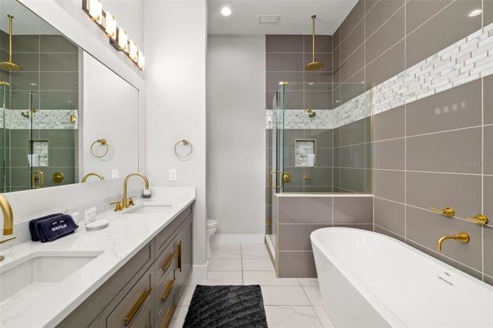 Image No.40-10 Bed Property for sale