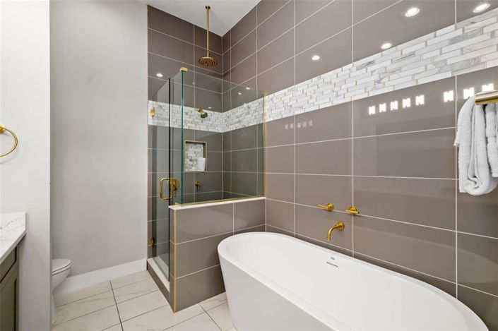 Image No.42-10 Bed Property for sale