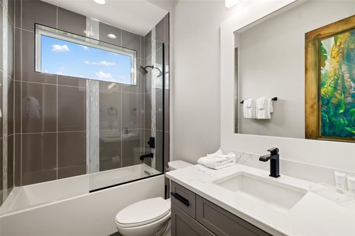 Image No.51-10 Bed Property for sale