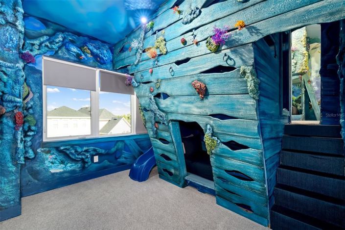 Image No.52-10 Bed Property for sale