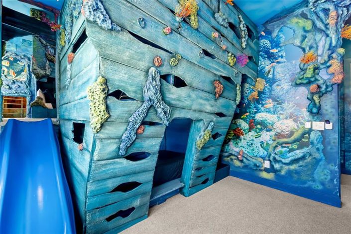 Image No.53-10 Bed Property for sale