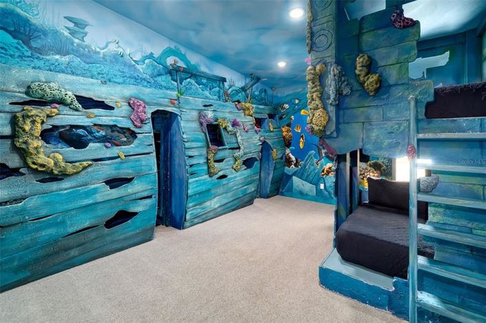 Image No.54-10 Bed Property for sale