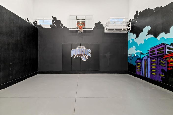 Image No.58-10 Bed Property for sale