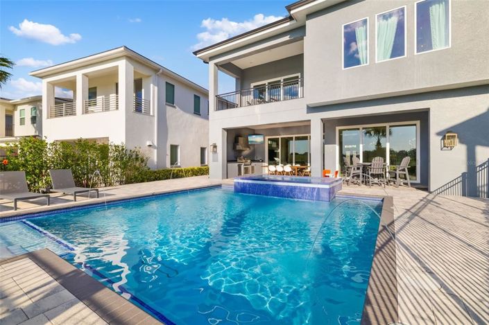 Image No.66-10 Bed Property for sale