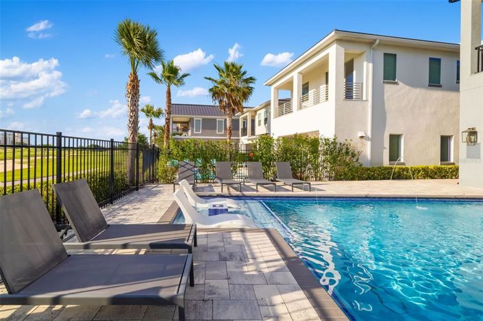 Image No.67-10 Bed Property for sale