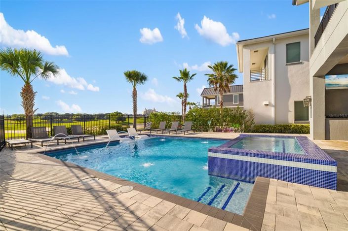 Image No.68-10 Bed Property for sale