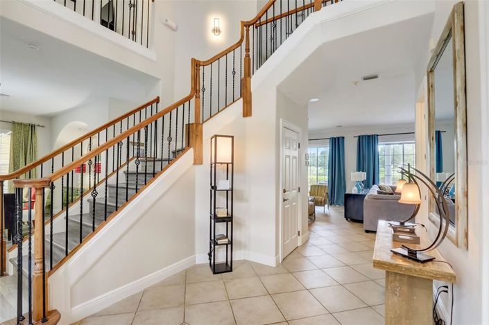 Image No.12-5 Bed Property for sale