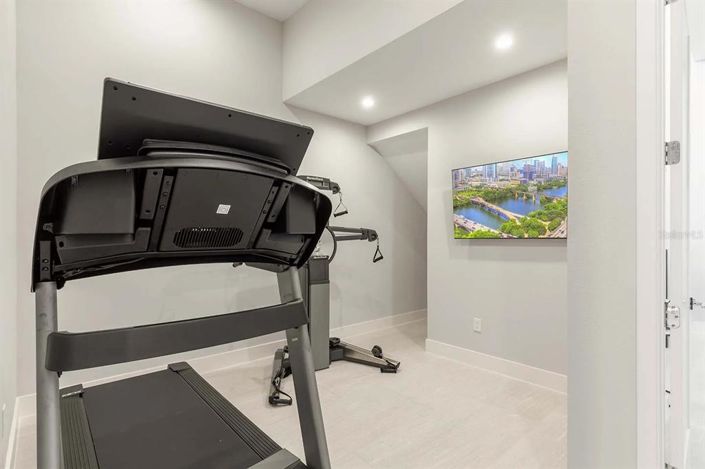 Image No.14-10 Bed Property for sale